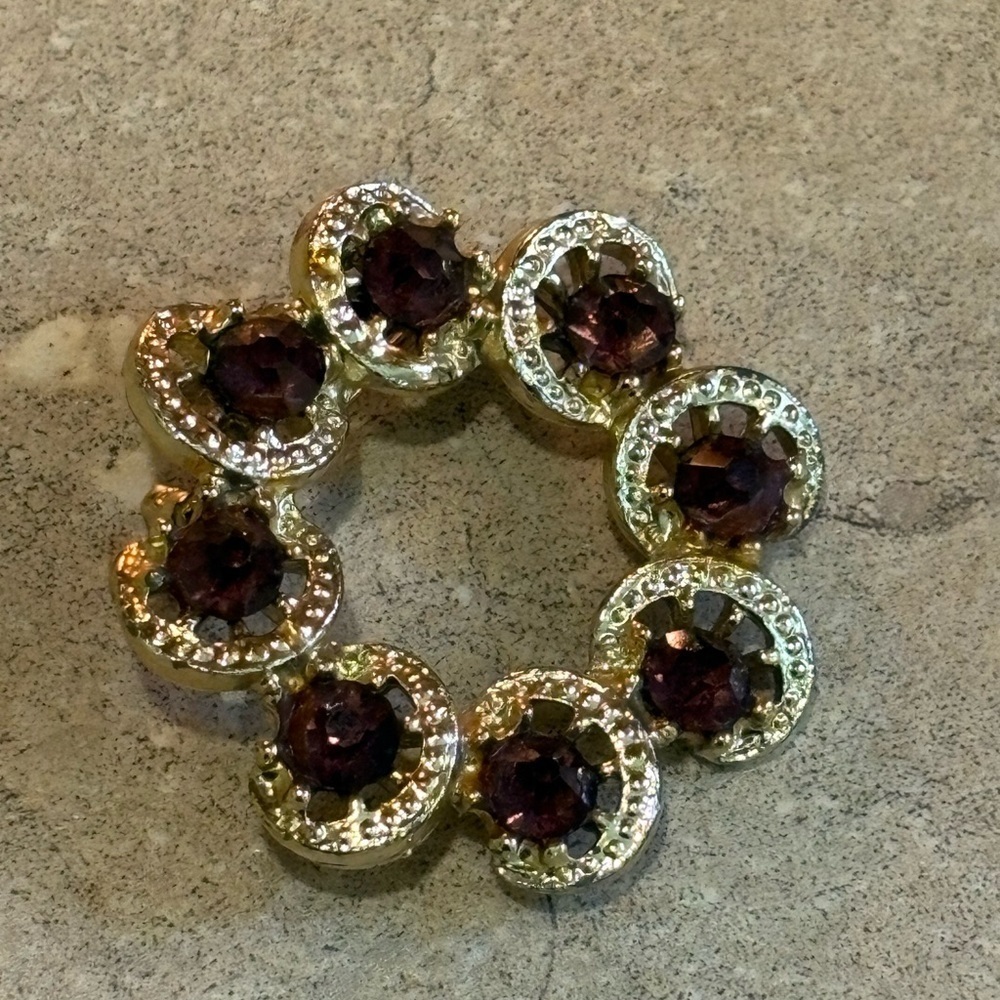 Vintage Gold Toned Pin/Brooch Circle Design